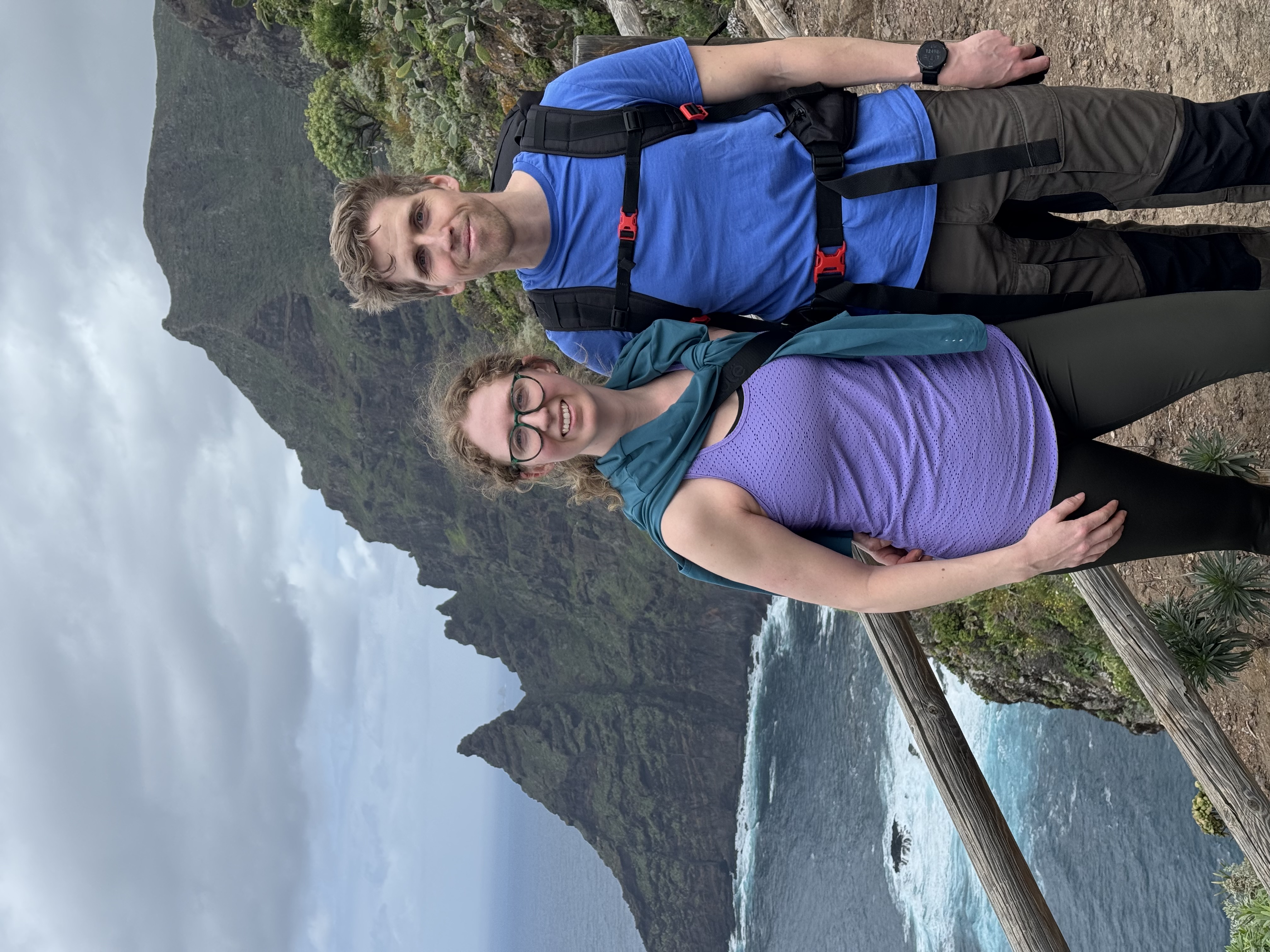 Hampus and Kelsi on the cliffs