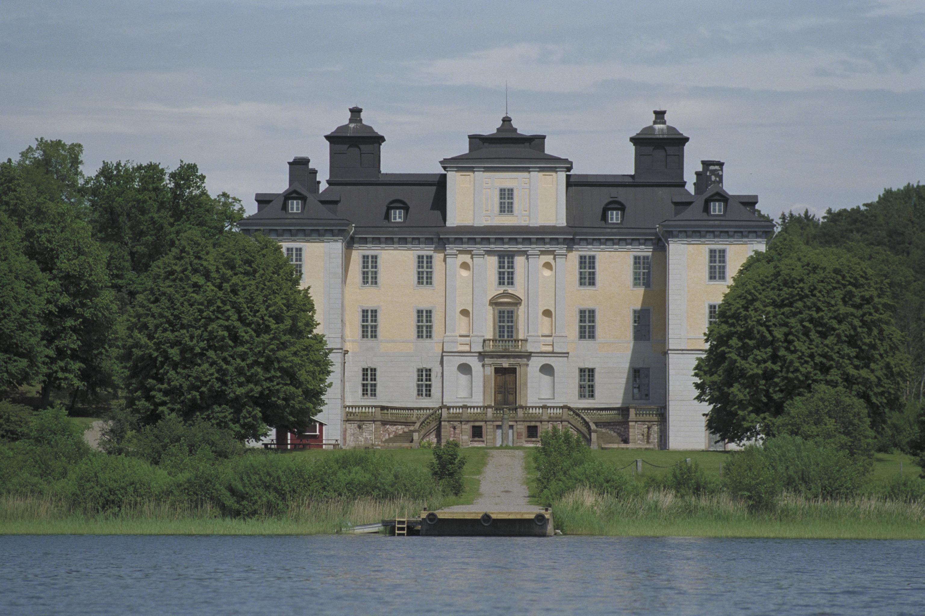 Mälsåkers Slott and its gardens in summer light